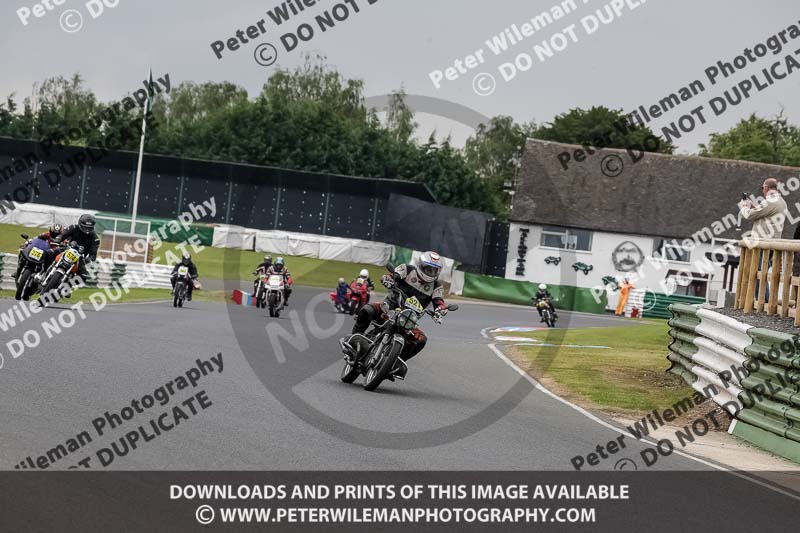 Vintage motorcycle club;eventdigitalimages;mallory park;mallory park trackday photographs;no limits trackdays;peter wileman photography;trackday digital images;trackday photos;vmcc festival 1000 bikes photographs